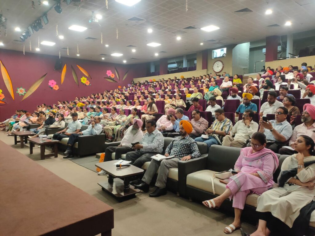ਅੰਮ੍ਰਿਤਸਰ ਦੇ 11 ਵਿਧਾਨ ਸਭਾ ਹਲਕਿਆਂ ਵਿੱਚ ਐੱਸ.ਆਈ.ਆਰ. ਪ੍ਰਕਿਰਿਆ ਜਾਰੀ, ਸਕੂਲ ਪ੍ਰਿੰਸੀਪਲਾਂ ਨਾਲ ਜਾਗਰੂਕਤਾ ਮੀਟਿੰਗ